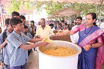 மனதைவிட்டு மறையவில்லை...