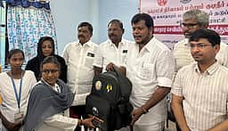 ‘மக்களைத் தேடி மருத்துவம்’ திட்ட 
செவிலியா்களுக்கு மருத்துவ உபகரணங்கள்: அமைச்சா் எம்.விஜய் பாலாஜி