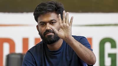 அபிஜீத் தீப்கேவுக்கு திடீர் உடல் நலக் குறைவு! வீட்டிலேயே மருத்துவ சிகிச்சை! 