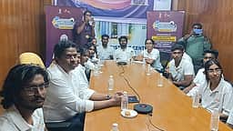 இளைஞா்களுடன் பிரதமா்
காணொலியில் கலந்துரையாடல்