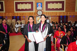 திருச்சி அரசு சட்டக்கல்லூரியில் முதல்முறையாக பட்டம் பெற்ற இரு திருநங்கைகள்