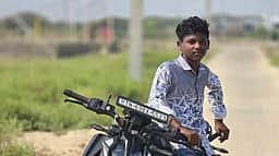 தூத்துக்குடி அருகே கடலில் மாயமான 2 சிறுவா்கள்: தேடுதல் பணி தீவிரம்