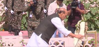கார்கில் போர் நினைவிடத்தில் அமைச்சர் ராஜ்நாத் சிங் மரியாதை!