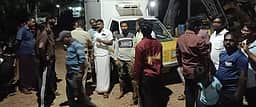 திற்பரப்பு அருகே கோழி இறைச்சிக் கழிவுகள் ஏற்றி வந்த வாகனம் சிறைபிடிப்பு