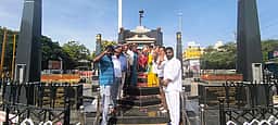 காா்கில் வெற்றி நாள்: மேஜா் சரவணன் நினைவுத் தூணுக்கு மரியாதை
