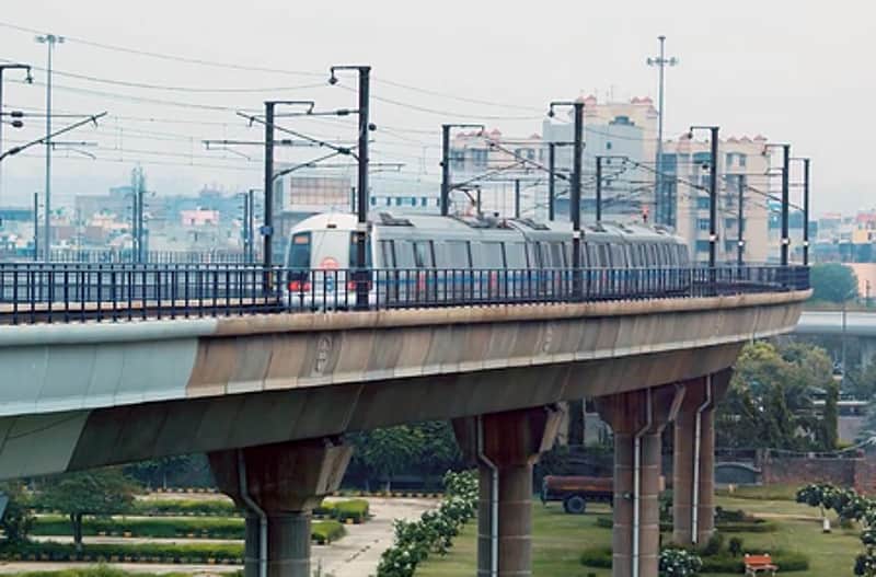 Delhi Metro extends closure of 45 stations till 10 pm amid protest
