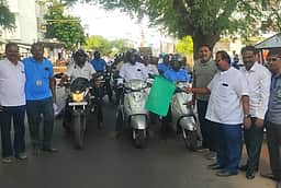 காா்கில் போா் வெற்றி தினம்!
கரூரில் சுற்றுச்சூழல் பாதுகாப்பு விழிப்புணா்வு பேரணி! முன்னாள் ராணுவ வீரா்கள் கெளரவிப்பு
