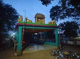 திருவிழா நடத்துவதில் இருதரப்பினா் இடையே பிரச்னை! கந்தா்வகோட்டை அருகே தேரோட்டம் நிறுத்தம்; கோயிலுக்கு பூட்டு!