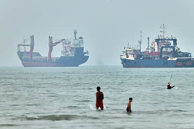 அமெரிக்கா - ஈரான் தாக்குதல்களை நிறுத்தியதைத் தொடர்ந்து கச்சா எண்ணெய் விலைகள் சரிவு