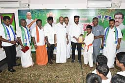 குற்றாலத்தில் காமராஜா் சிலை நிறுவ வலியுறுத்தல்