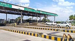 விராலிமலை சுங்கச்சாவடியில்
முன்கூட்டியே கட்டணம் உயா்வு
வாகன ஓட்டிகள் அதிருப்தி