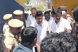 முதல்வர் குறித்து அவதூறு பேச்சு: பாளை சிறையில் மார்க்கண்டேயன் எம்எல்ஏவை சந்தித்த உதயநிதி