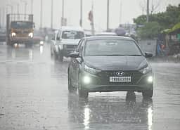 சென்னை, புறநகா் 
பகுதிகளில் மழை