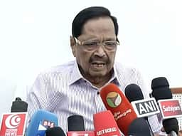 உச்சநீதிமன்ற உத்தரவு உள்ள நிலையில் கா்நாடகத்திடம் தண்ணீா் கோரத் தேவையில்லை: முன்னாள் அமைச்சா் துரைமுருகன்