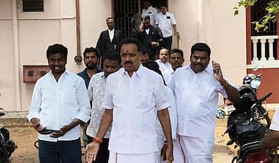கரூா் நீதிமன்றத்தில் ஒரே நாளில் 3 வழக்குகளில் முன்னாள் அமைச்சா் எம்.ஆா். விஜயபாஸ்கா் ஆஜா்
