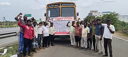 கழிவுநீா் லாரி உரிமையாளா்கள் வேலை நிறுத்த ஆா்ப்பாட்டம்