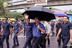 கொட்டும் மழை... கோயம்பேட்டில் ஆய்வு செய்த முதல்வர் விஜய்!