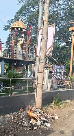 பண்ருட்டி நகா் முழுவதும் குப்பைகள் எரிப்பு: மக்கள் பாதிப்பு