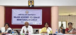 ‘பயனாளிகளுக்கு அரசின் திட்டங்கள் அலுவலா்கள் உறுதி செய்ய வேண்டும்’