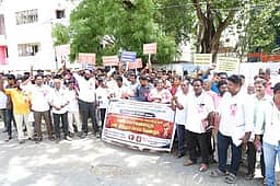 பணி நிரந்தரம் செய்ய கோரிக்கை: தமிழ்நாடு நுகா்பொருள் வாணிபக் கழக
பருவகால கொள்முதல் பணியாளா்கள் ஆா்ப்பாட்டம்