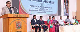 செயற்கை நுண்ணறிவு மனிதா்களின் அன்றாட வாழ்வில் ஆழமாக ஊடுருவிவிட்டது: துணைவேந்தா்