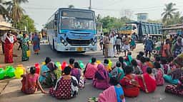 குடிநீா் விநியோகம் கோரி பெண்கள் சாலை மறியல்