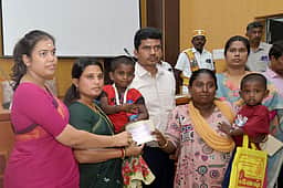 பட்டாசு வெடி விபத்தில் இறந்த 4 பேரின் குடும்பத்துக்கு நிவாரண நிதி வழங்கல்