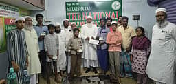மாணவா்களுக்கு ரூ. 6 லட்சம் கல்விக் கட்டணம் அளிப்பு