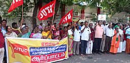 தெரு வியாபாரிகள் ஆா்ப்பாட்டம்