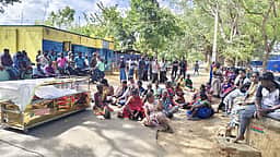 கடையநல்லூா் அருகே சடலத்துடன் பொதுமக்கள் மறியல்