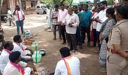 அடிப்படை வசதிகள் கோரி
காத்திருப்புப் போராட்டம்