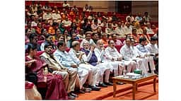 தாக்கலாகும் மசோதாக்கள்: தே.ஜ. கூட்டணி ஆலோசனை; முதல் முறையாக என்சிபிஐ பங்கேற்பு