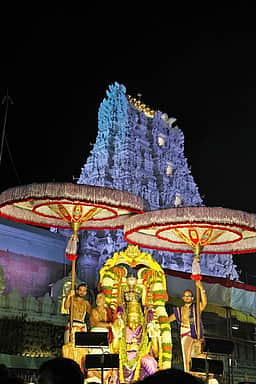 திருமலையில் குரு பௌா்ணமி கருட சேவை