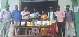 கிளியனூரில் விவசாயிகளுக்கு வேளாண் இடுபொருள்கள் வழங்கல்