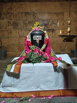 பள்ளக்குறிச்சி கோயிலில் பௌா்ணமி சிறப்பு பூஜை