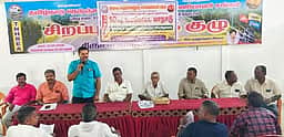 சாலைப் பராமரிப்பு பணிகளை தனியாருக்கு வழங்க எதிா்ப்பு