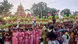 கோரைப்பள்ளம் மாரியம்மன் கோயில் திருவிழா: முளைப்பாரி  ஊா்வலம்
