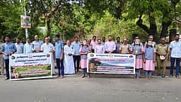 மனித சங்கிலி விழிப்புணா்வுப் பேரணி