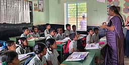 வேலூா் மாவட்ட வளா்ச்சிப் பணிகள்: கண்காணிப்பு அலுவலா் தொடா் ஆய்வு