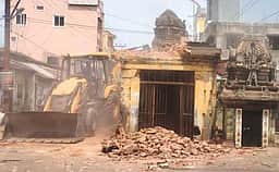 சிதம்பரத்தில் போக்குவரத்துக்கு இடையூறாக இருந்த பழைமைவாய்ந்த கோயில் இடித்து அகற்றம்