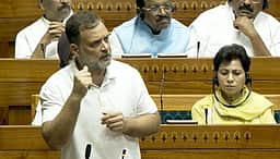 துப்பாக்கிச் சூட்டுக்கு உத்தரவிட்டது யார்? அமித் ஷா எங்கே? பயந்துவிட்டாரா? மக்களவையில் ராகுல் கேள்வி!
