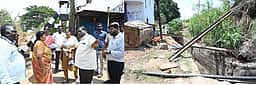 பொன்னேரி வளா்ச்சிப் பணிகள்: ஆட்சியா் ஆய்வு
