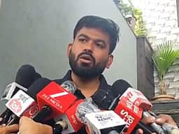 எனது சான்றிதழைக் காட்டுகிறேன், அந்த பேரரசர் தனது டிகிரி சான்றிதழைக் காட்டத் தயாரா? அபிஜீத் தீப்கே