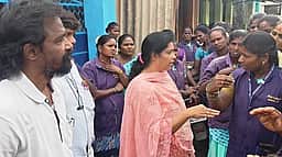 5 மாத ஊதியம் நிலுவை: நகராட்சி ஆணையரை முற்றுகையிட்ட ஒப்பந்த தூய்மைப் பணியாளா்கள்