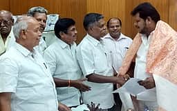 கைத்தறித்துறை அமைச்சரிடம் காஞ்சிபுரம் சிஐடியூ நிா்வாகிகள் மனு