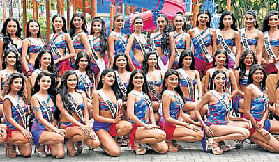மிஸ் யுனிவர்ஸ் இந்தியா: நீச்சல் உடையில் அசத்திய இறுதிப் போட்டியாளர்கள்!