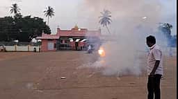 வள்ளலாா் சா்வதேச மையம் அமைக்கும் திட்டம் கைவிடப்படுவதாக அறிவிப்பு: 
வடலூரில் பட்டாசு வெடித்து கொண்டாட்டம்