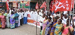 குறைந்தபட்ச ஓய்வூதியம், கூலி உயா்வு கோரி பீடி தொழிலாளா்கள் ஆா்ப்பாட்டம்