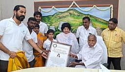 ஸ்கேட்டிங்கில் சிறுமி சாதனை:
முதல்வா் ரங்கசாமி பாராட்டு