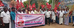 தமிழ்நாடு விவசாயிகள் சங்கத்தினா் ஆா்ப்பாட்டம்